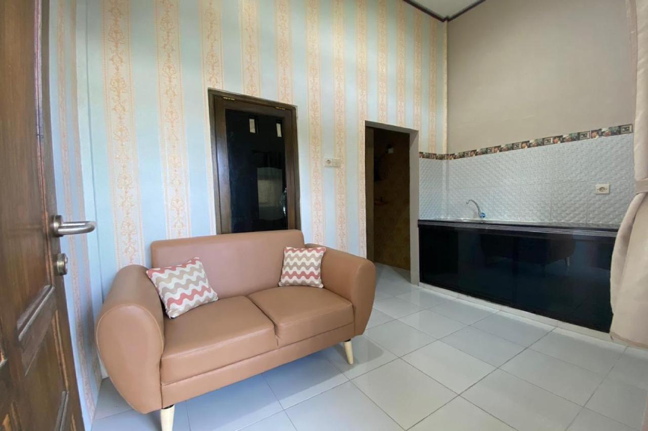 Reddoorz Near Mojokerto Train Station Hotel Екстериор снимка
