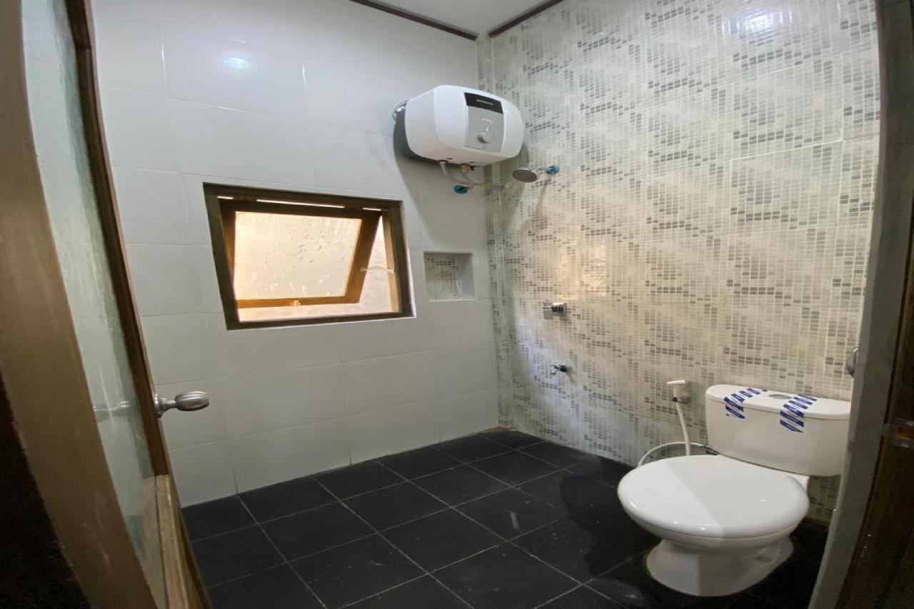 Reddoorz Near Mojokerto Train Station Hotel Екстериор снимка
